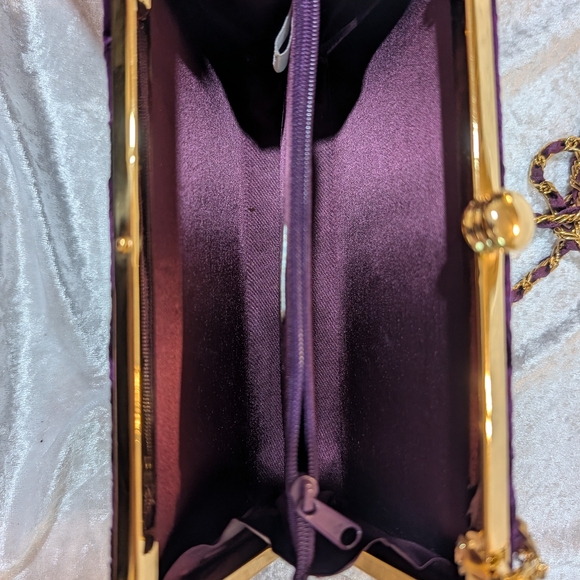 Vintage Purple Velvet Clutch With Optional Crossbody Strap - Picture 5 of 7